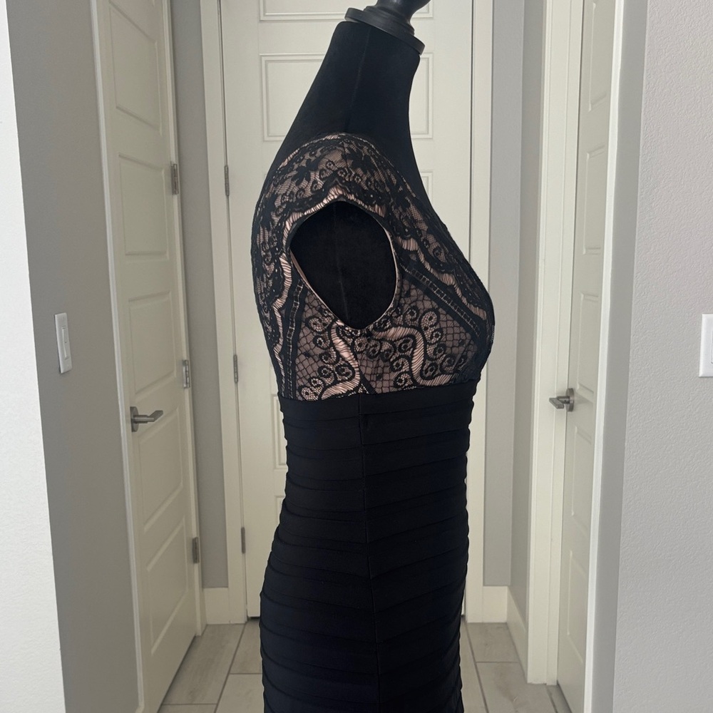 Adrianna Papell Black Lace & Shutter Pleat Dress Size 4 - Picture 8 of 14